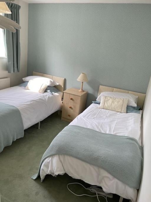Centre Of Town House 3 Bedrooms Sleeps 5 And Infant Free Onsite Parking 2 Cars Кінгс-Лінн Екстер'єр фото